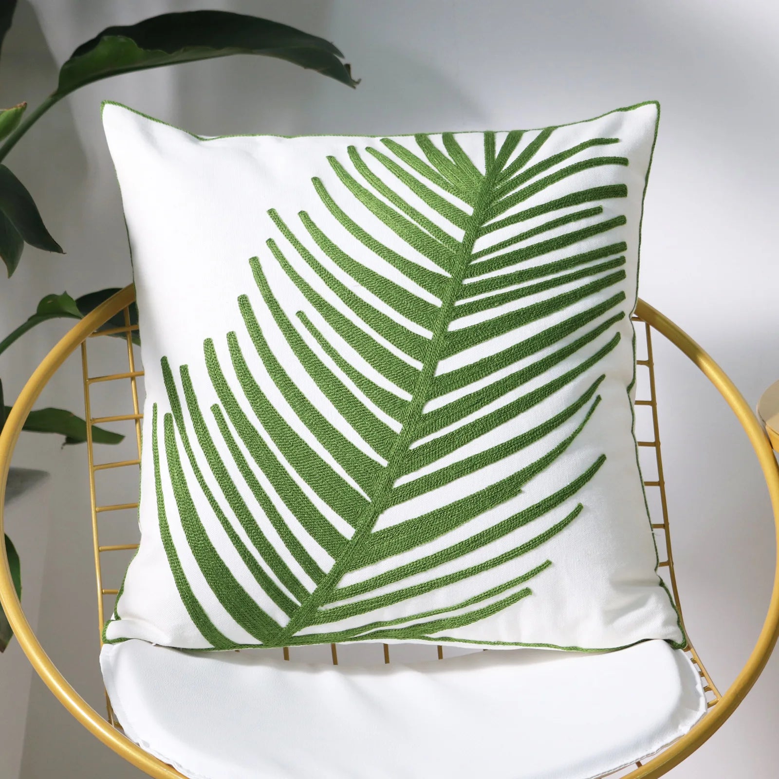 Coussin Jungle Blanc et Grandes Feuilles Déco-exotique.fr