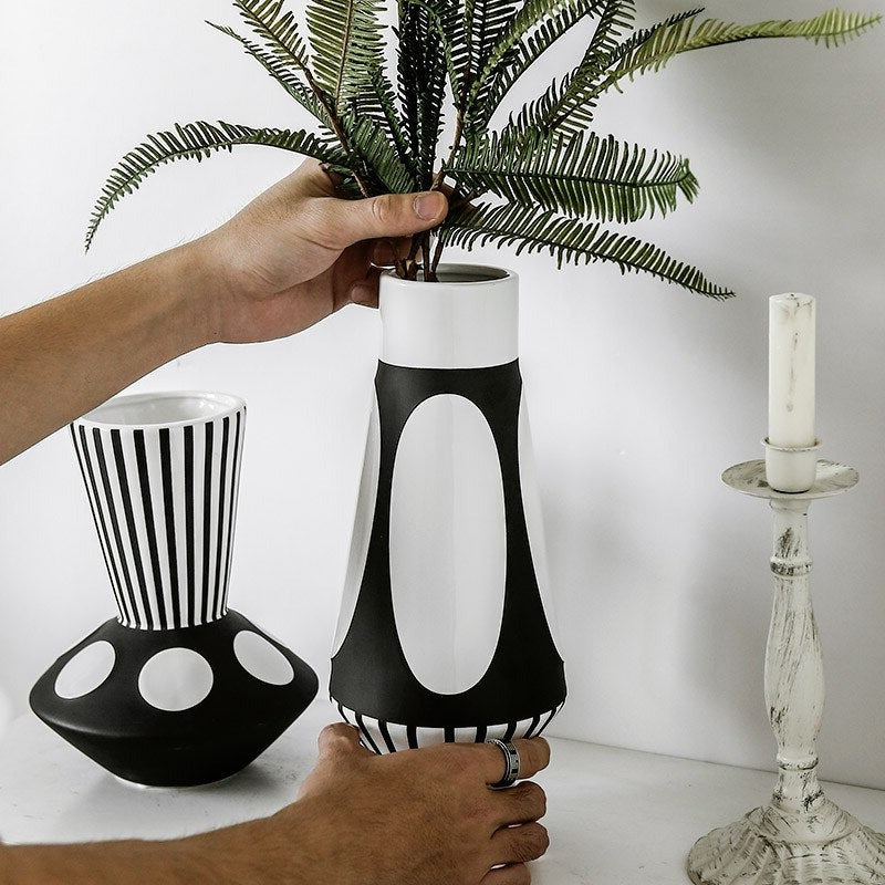 Vase Ethnique noir et blanc Déco-exotique.fr